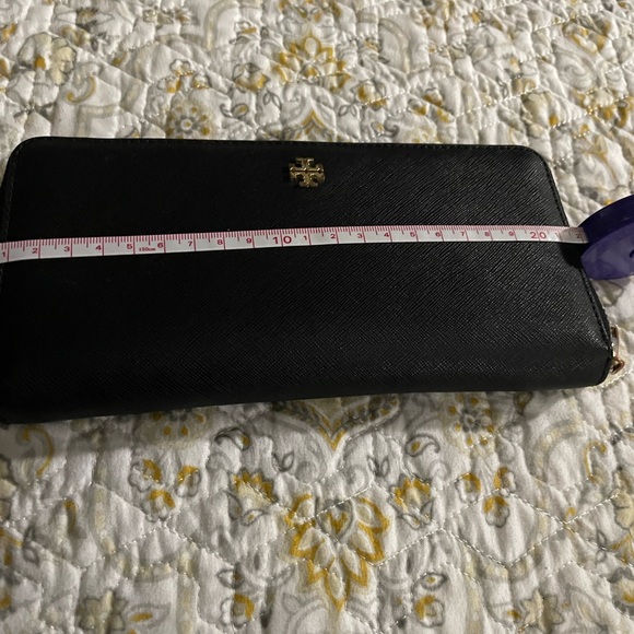 Tory Burch black wallet with gold tone zipper. - Picture 8 of 9